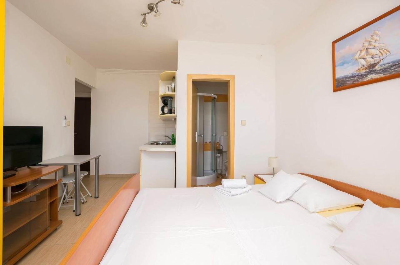 Apartments And Rooms Mare Vodice Exterior photo
